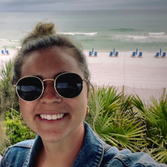 Meet your Posher, Caroline - Picture 1 of 1